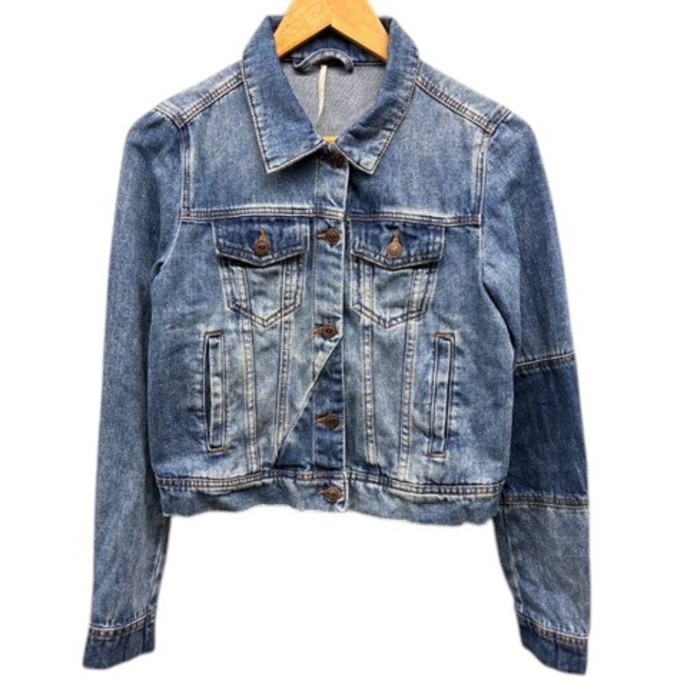 Free People Denim Trucker Jacket Women’s Blue Button Front‎ Distressed Size XS